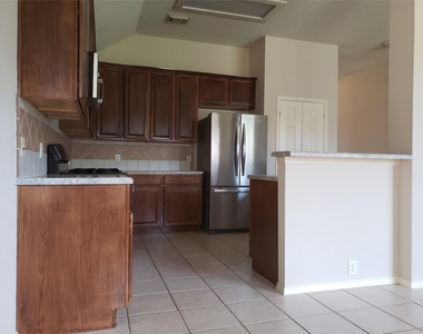 5810 Willow Park Drive - Photo Thumbnail 9