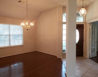 5810 Willow Park Drive - Photo Thumbnail 4