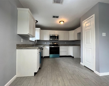 23822 Firegate Drive - Photo Thumbnail 4