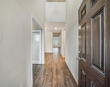 903 Willowick Bay Drive - Photo Thumbnail 2