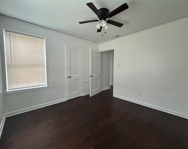 1108 Redbud Circle - Photo Thumbnail 3
