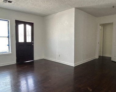 1108 Redbud Circle - Photo Thumbnail 5