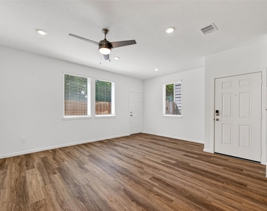 5927 Manning Oaks Street - Photo Thumbnail 10