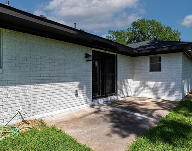3320 Wentworth Street - Photo Thumbnail 41