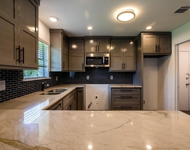 3320 Wentworth Street - Photo Thumbnail 15