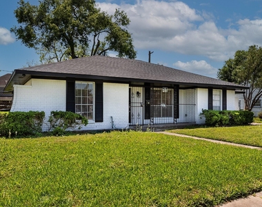 3320 Wentworth Street - Photo Thumbnail 2
