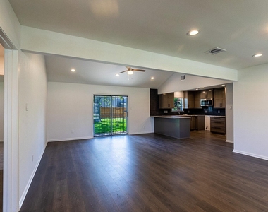 3320 Wentworth Street - Photo Thumbnail 7