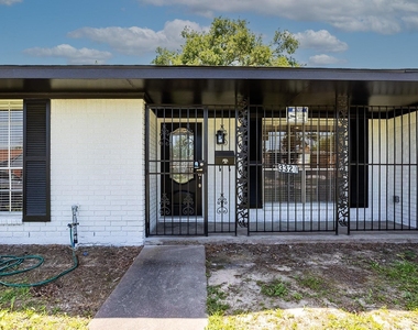 3320 Wentworth Street - Photo Thumbnail 4
