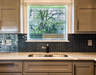 3320 Wentworth Street - Photo Thumbnail 17