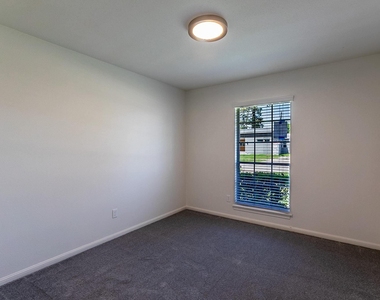 3320 Wentworth Street - Photo Thumbnail 19