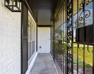 3320 Wentworth Street - Photo Thumbnail 6