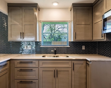 3320 Wentworth Street - Photo Thumbnail 16