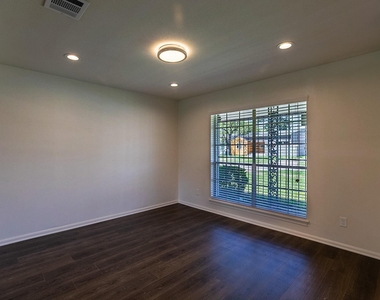 3320 Wentworth Street - Photo Thumbnail 13