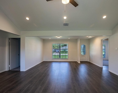 3320 Wentworth Street - Photo Thumbnail 12
