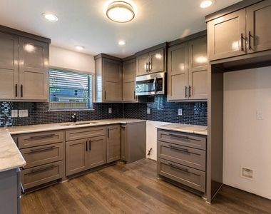 3320 Wentworth Street - Photo Thumbnail 14