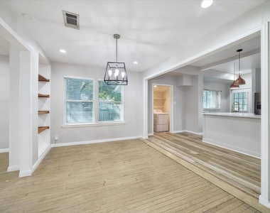 4801 Avenue H - Photo Thumbnail 5