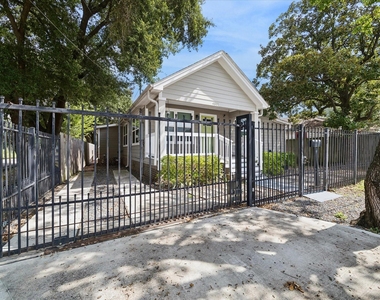 4801 Avenue H - Photo Thumbnail 1
