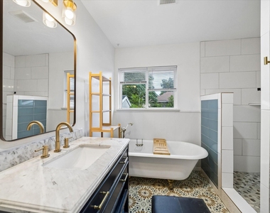 4801 Avenue H - Photo Thumbnail 10