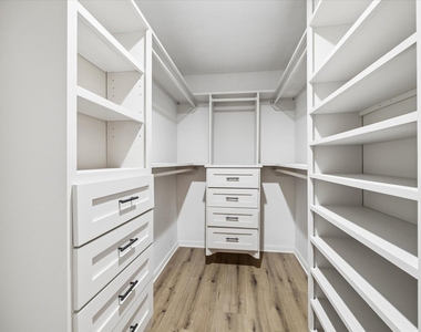 4801 Avenue H - Photo Thumbnail 11