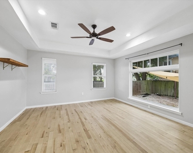 4801 Avenue H - Photo Thumbnail 8