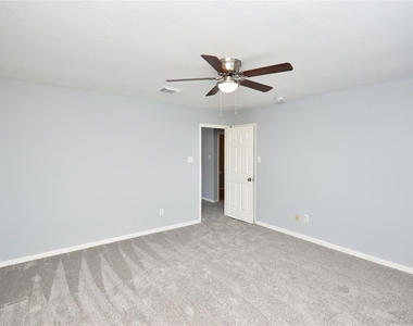 2714 Indigo Stone Lane - Photo Thumbnail 35