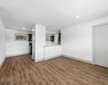 4300 Rosslyn Road - Photo Thumbnail 3