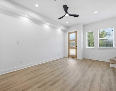 7932 Boy Street - Photo Thumbnail 3