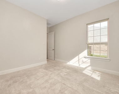 9814 Carver Drive - Photo Thumbnail 14