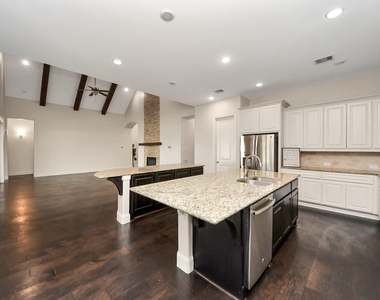 9814 Carver Drive - Photo Thumbnail 6