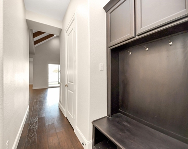9814 Carver Drive - Photo Thumbnail 16