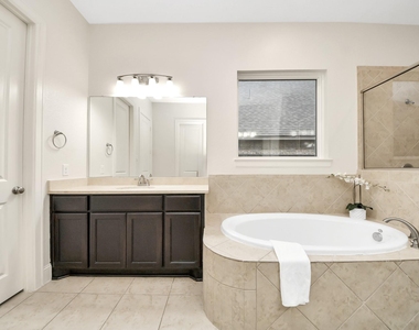 9814 Carver Drive - Photo Thumbnail 12