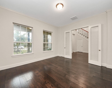 9814 Carver Drive - Photo Thumbnail 17