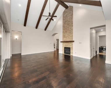 9814 Carver Drive - Photo Thumbnail 5