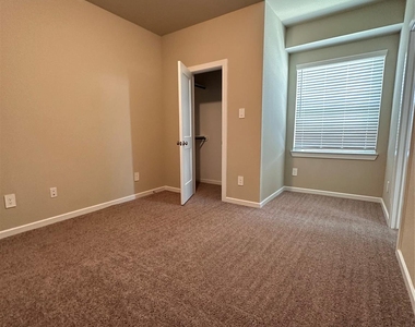 1523 Rustling Creek Drive - Photo Thumbnail 14