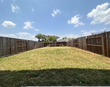 1523 Rustling Creek Drive - Photo Thumbnail 20
