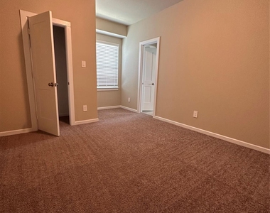 1523 Rustling Creek Drive - Photo Thumbnail 13