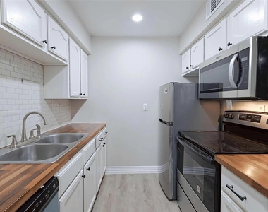 132 Oyster Creek Drive - Photo Thumbnail 4
