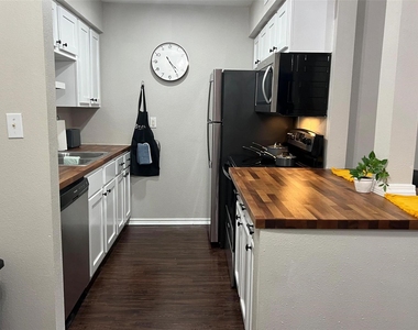 132 Oyster Creek Drive - Photo Thumbnail 2