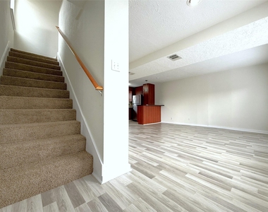513 W Main Street - Photo Thumbnail 10