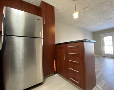 513 W Main Street - Photo Thumbnail 6