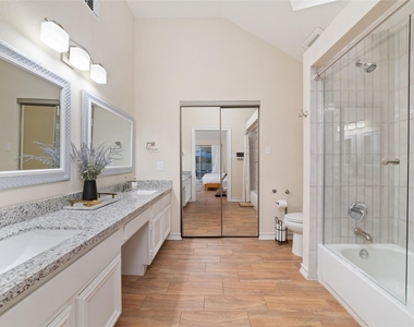 36 N Rain Forest Court - Photo Thumbnail 15