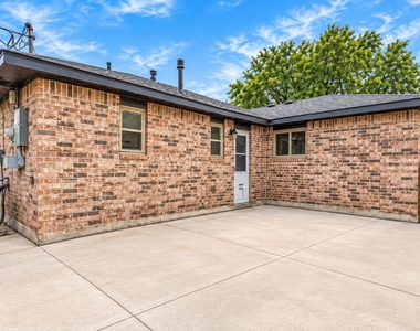4705 Pine Street - Photo Thumbnail 12