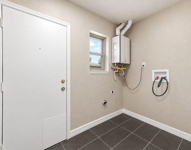 4705 Pine Street - Photo Thumbnail 11