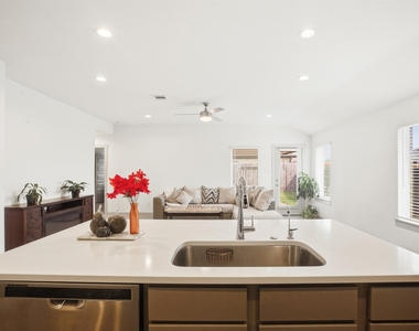 29518 Gordon Sevilla Street - Photo Thumbnail 7