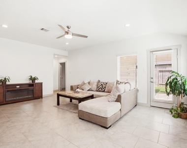 29518 Gordon Sevilla Street - Photo Thumbnail 12