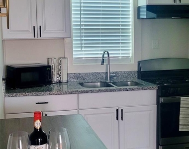 3315 Reeves Street - Photo Thumbnail 5