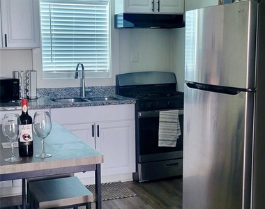 3315 Reeves Street - Photo Thumbnail 6