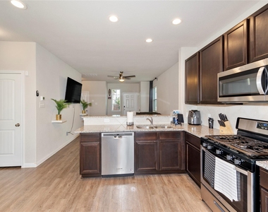 3544 Wooded Lane - Photo Thumbnail 6