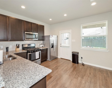 3544 Wooded Lane - Photo Thumbnail 7