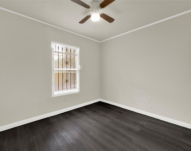 6819 Crestmont St - Photo Thumbnail 10